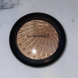 MAC Extra Dimension Skin Finish in Soul Glow